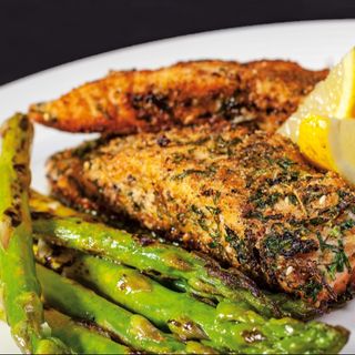 Филе от сьомга със сос "Холандес" (400г)