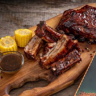 Свински ребърца с млечна царевица и барбекю сос 450гр