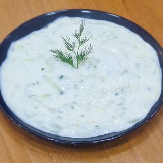 Източна салата джажик