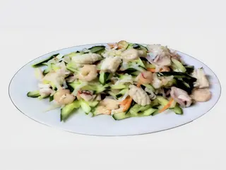 106. Салата морски дарове (400г)