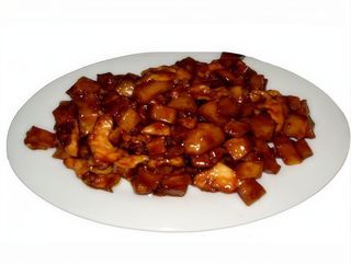 110. Пилешко с картофи (700г)