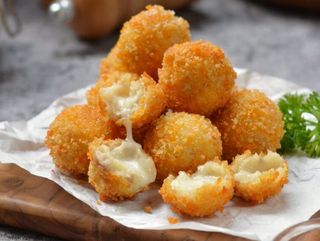 Панирана моцарела