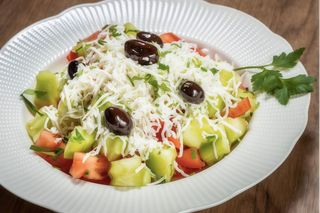 Салата домати краставици (200г)