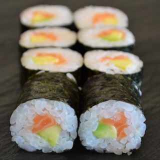 Хосомаки Сьомга и авокадо (110г)