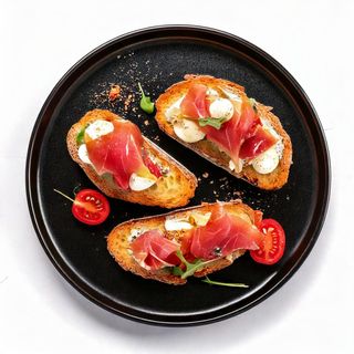 Брускети с прошуто и моцарела