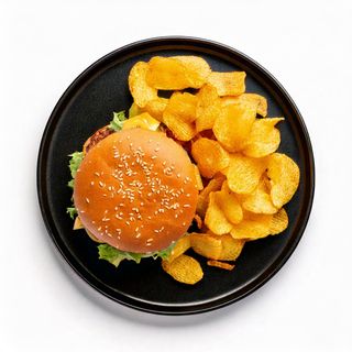 Чийзбургер с картофен чипс