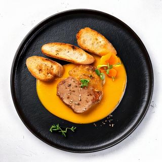 Гъши дроб с пюре от праскови и био багета рустик