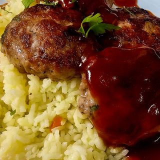 Телешки кюфтета с BBQсос и гарнитура  (300гр.)