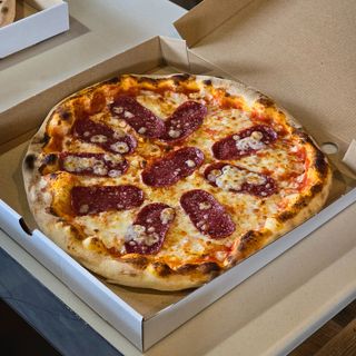 Пица Луканика