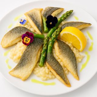 Филе Лаврак върху кремообразно лимоново ризото