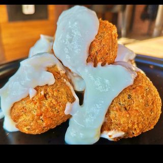 Фалафел порция с чеснов сос