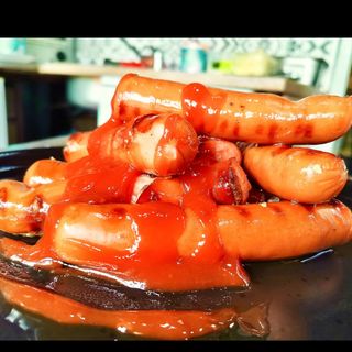 Пилешки наденички със сос по избор 