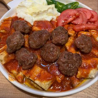 Кюфтенца върху пиде