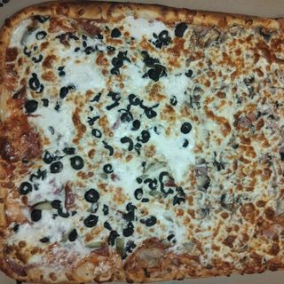 Правоъгълна Пица два вкуса Прошуто е фунги и хоуп 1400гр