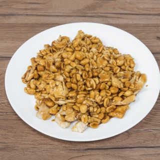 201. Пилешко с фъстъци и соев сос (500г)