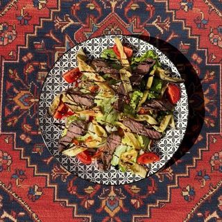 Топла салата Хаят с телешко филе и патладжан