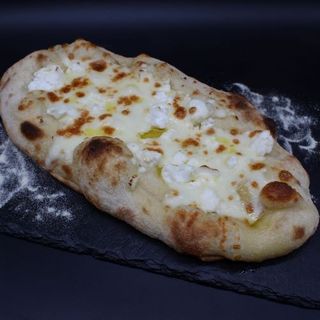 Фокача със сирене и кашкавал