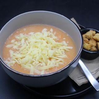 Зеленчукова крем супа с кашкавал и крутони (300г)