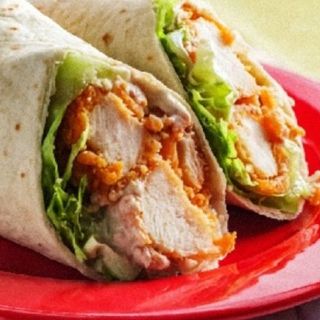 Тортила с хрупкаво пиле и пържени картофи (300г)