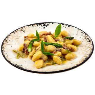 Паста Ньоки по тоскански с аспержи, панчета и крем пармезан (300г)