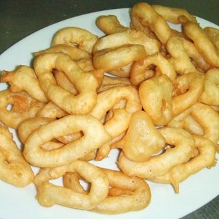 102 Панирани калмари със сладко-кисел сос (500г)