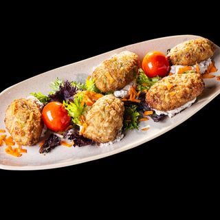 Кюфтенца от тиквички с мус от патладжан