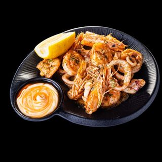 СКАРИДИ И КАЛМАРИ НА ТИГАН