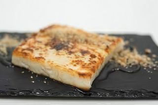 Сирене на плоча с мед и орехи (200 г)