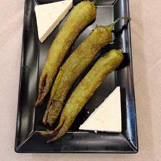 Пържена сиврия с плочка сирене