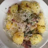 Задушени картофи с бекон и пармиджано (350г)