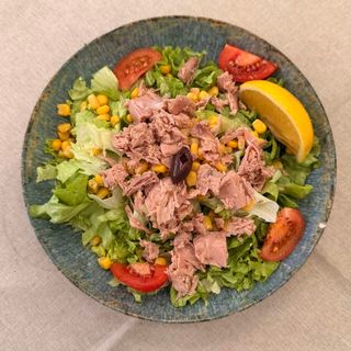 Зелена салата с риба тон
