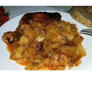 Кисело зеле с пил. пържола бут в гърне