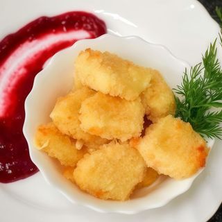 Сирене пане със сладко от боровинки 