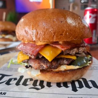 Двоен Телешки Бургер с картофки