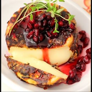 Камембер със сусам и боровинково сладко (200гр)