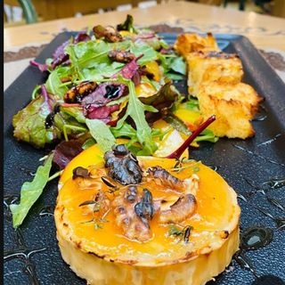 Запечено френско козе сирене с мед и орехи (200гр)