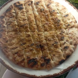 Пърленка с масло и билки