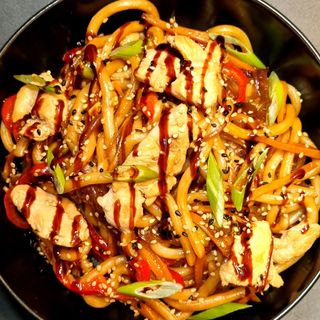 Удон с пилешко месо