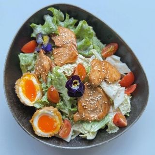 Салата с пилешко терияки