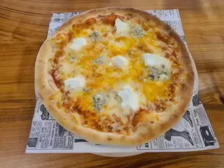 Пица Куатро формаджи