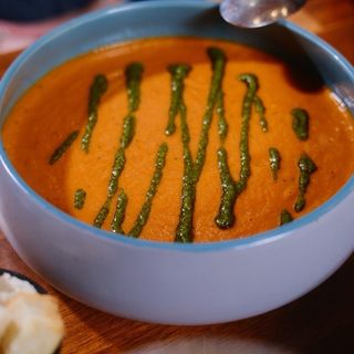 ПОСТНА КРЕМ СУПА ОТ БОБ С ВЕГАН ПЕСТО