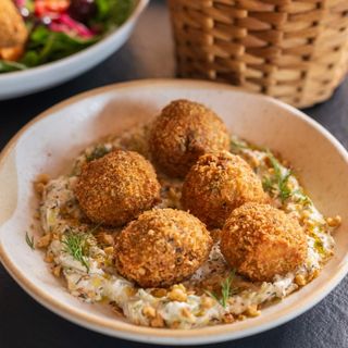 ГРАДИНСКИ КЮФТЕНЦА С ДОМАШНО ДЗАДЗИКИ 350 гр