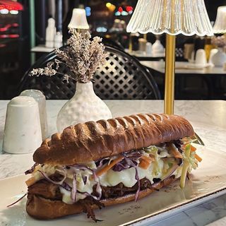 Сандвич с дърпано свинско