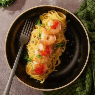 Спагети ала Крема със скариди, розов пипер и лайм (350г)