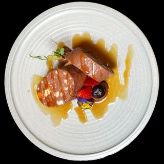 Сладък салам с карамелена сметана и течен шоколад