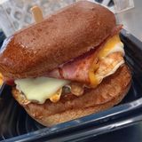 СИНГЪЛ БУРГЕР ЯЙЦЕ И БЕКОН