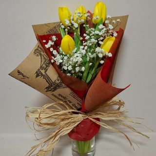 Жълти лалета