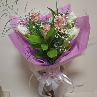 Букет- "Грация с лалета и рози"