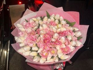 Букет от 101 класически и божурени лалета микс от цветове