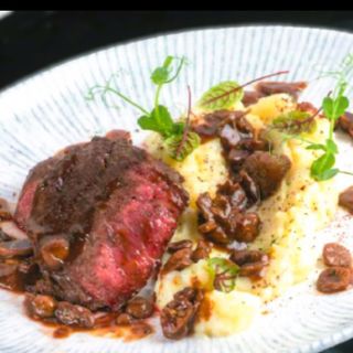 Телешки стек с челядинки и картофено пюре